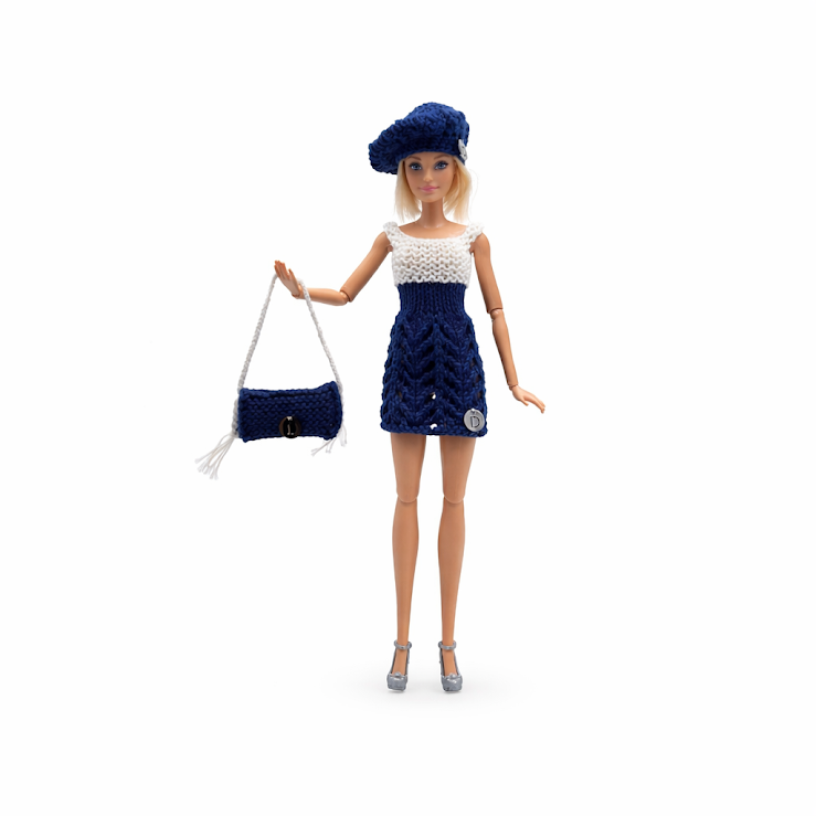 Ensemble poupée chic - Robe tricotée courte chic, béret & sac assorti ( fait main )